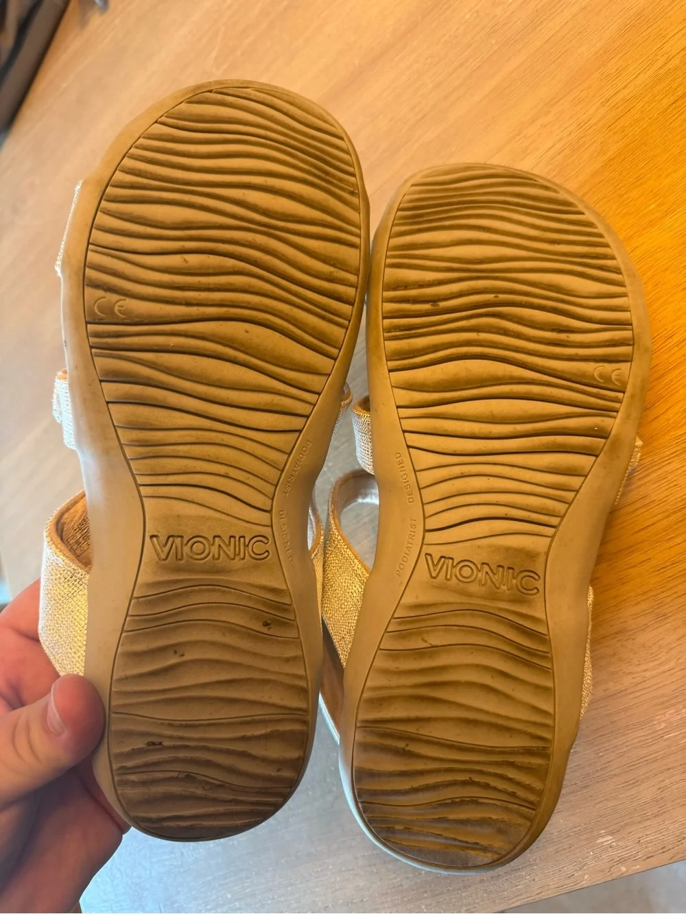 Vionic Amber Silver Metallic Strappy Sandals women’s size 8.5